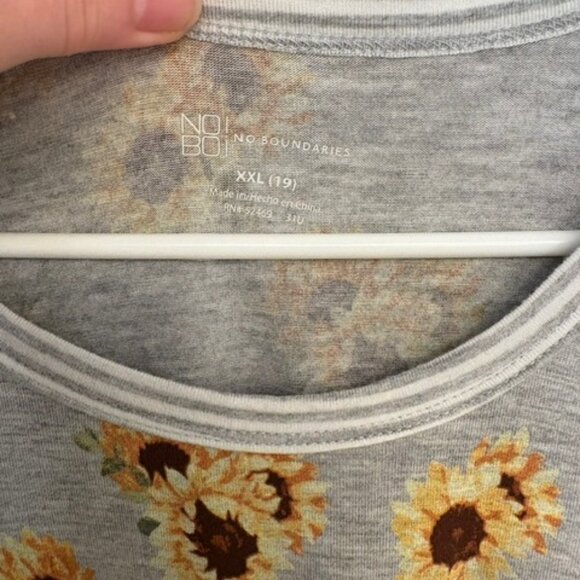 Gray Sunflower Print T-Shirt with Striped Pocket - Picture 4 of 4